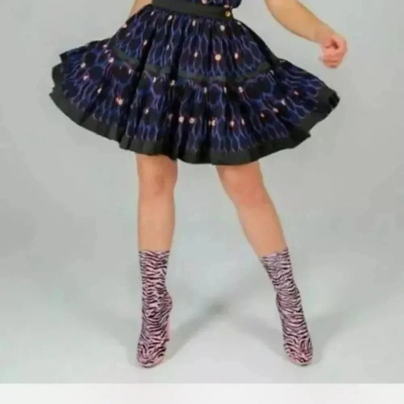 kenzo ×H&M Dresses & Skirts - 𝅺KENZO ×H&M 100% silk cute skirt size 2 NWOT